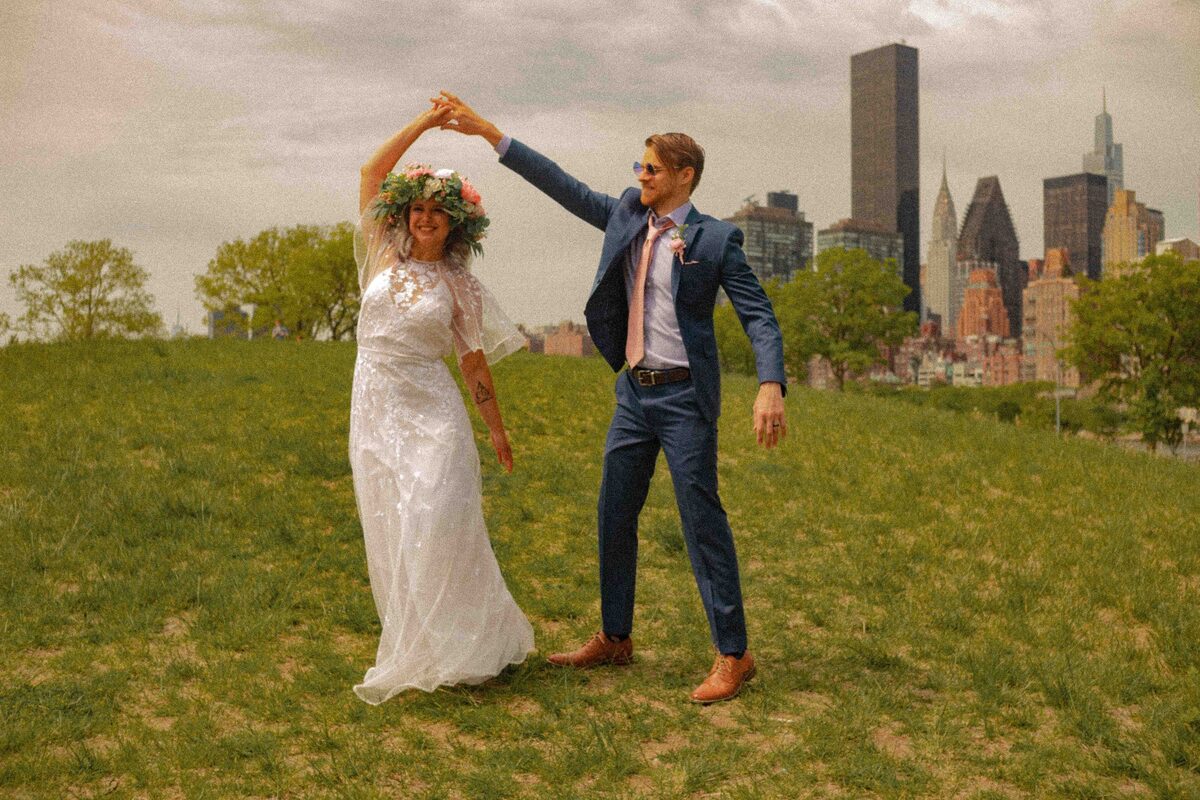 Matt and his wife on their wedding day, with the Manhattan skyline behind them